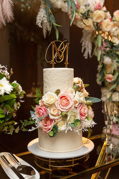 WEDDING CAKE